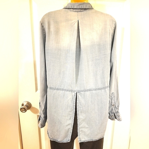 Buttons Top - Picture 2 of 3